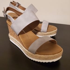 Report Wedge Sandal - BRAND NEW 🥰